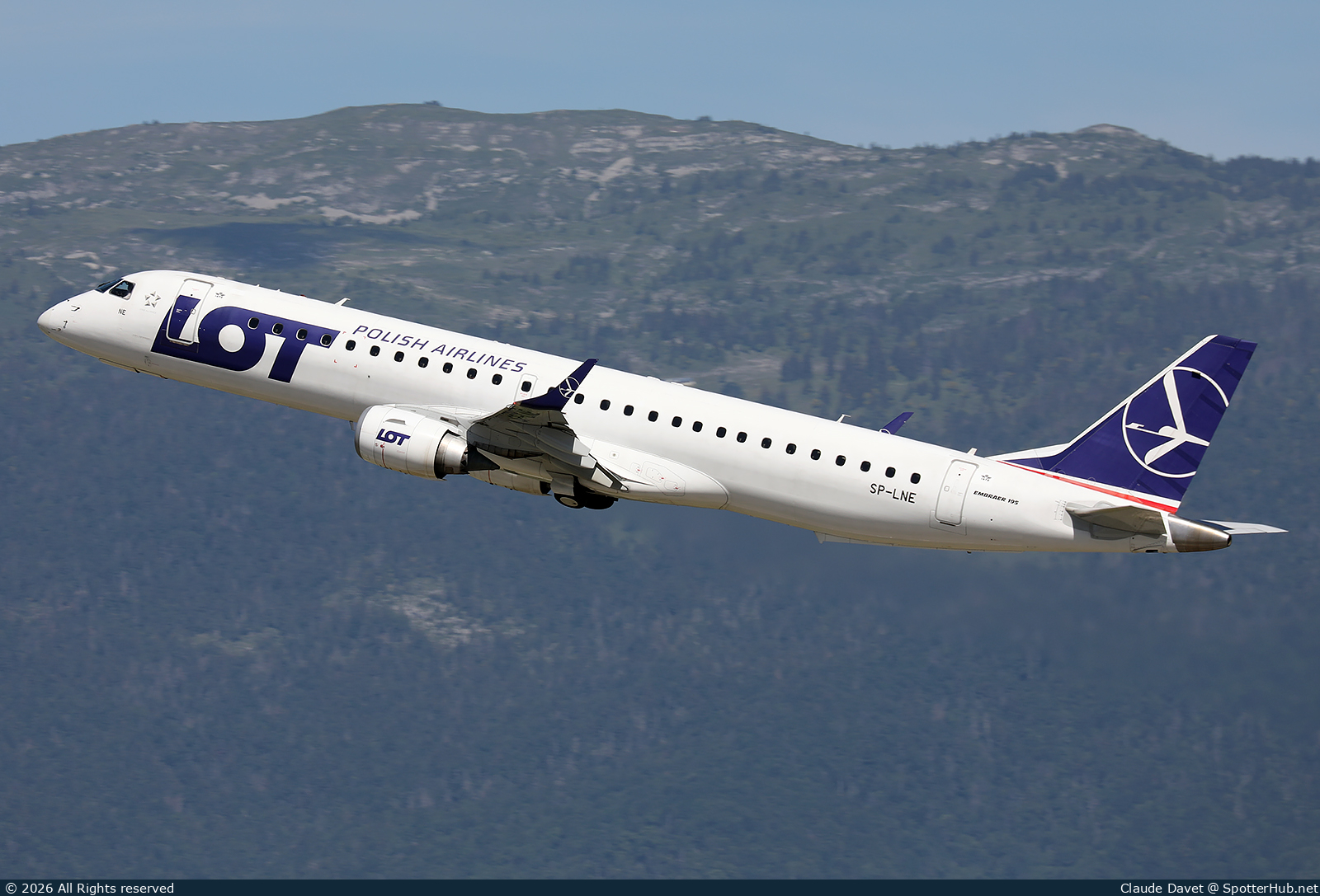 Photo of SP-LNE - Embraer ERJ-195LR operated by LOT Polish Airlines
