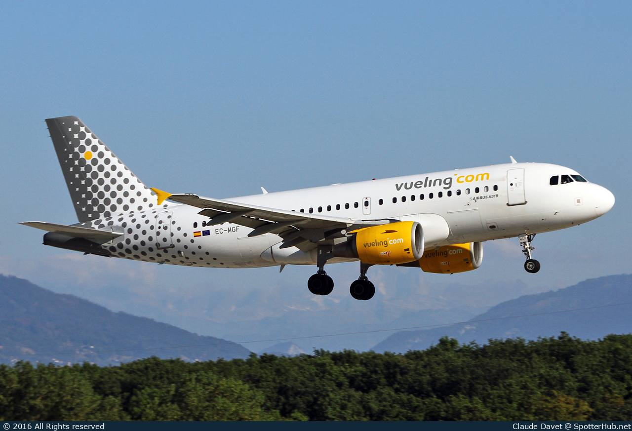 Photo of EC-MGF - Airbus A319-112 operated by Vueling
