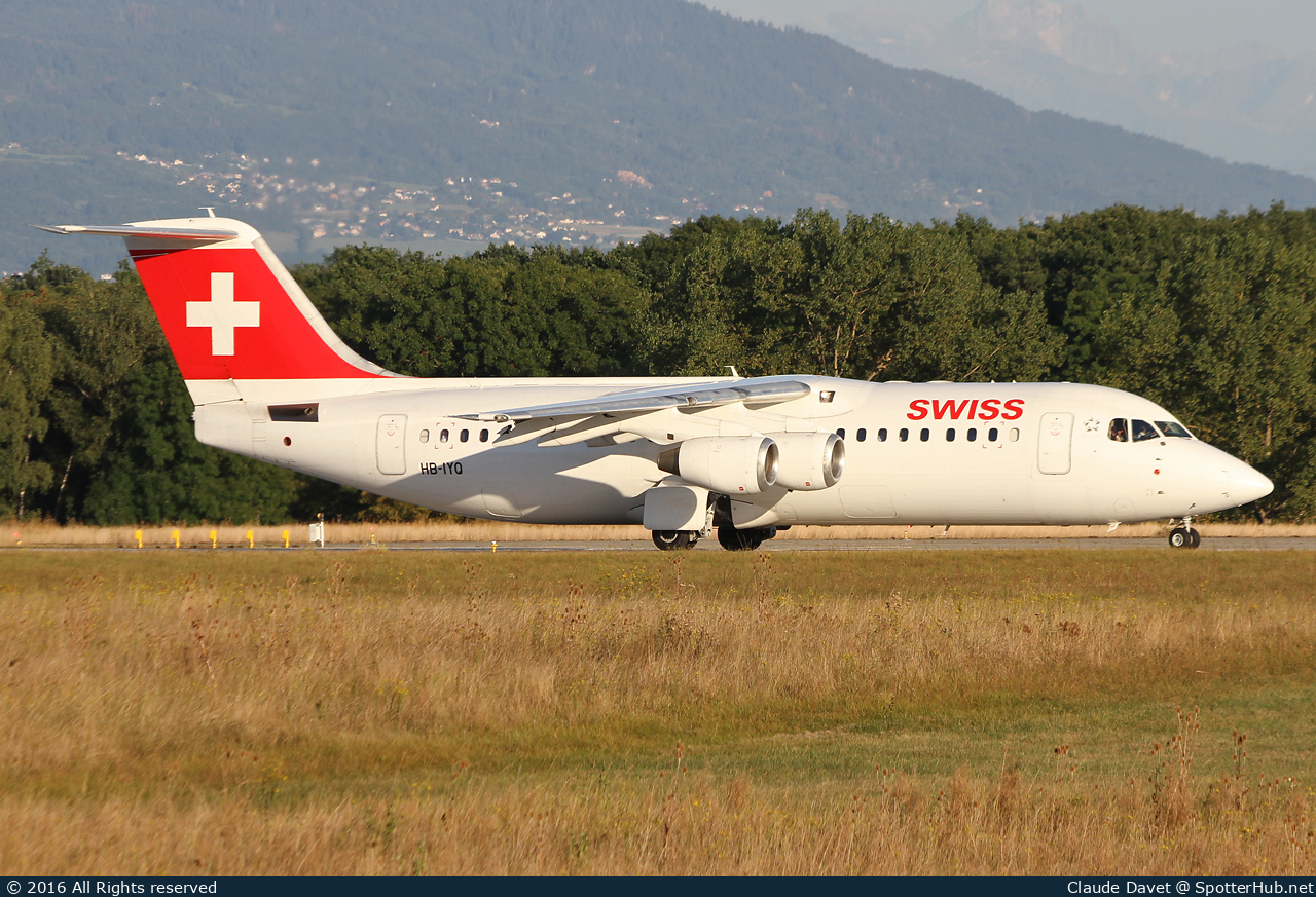 Photo of HB-IYQ - British Aerospace Avro RJ100 operated by Swiss International Air Lines