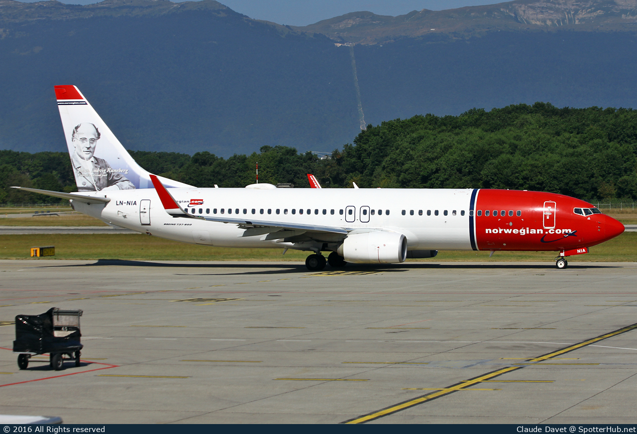 Photo of LN-NIA - Boeing 737-8JP operated by Norwegian Air Shuttle
