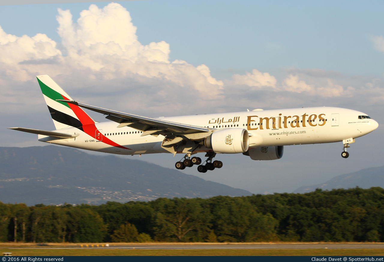 Photo of A6-EWA - Boeing 777-21H(LR) operated by Emirates