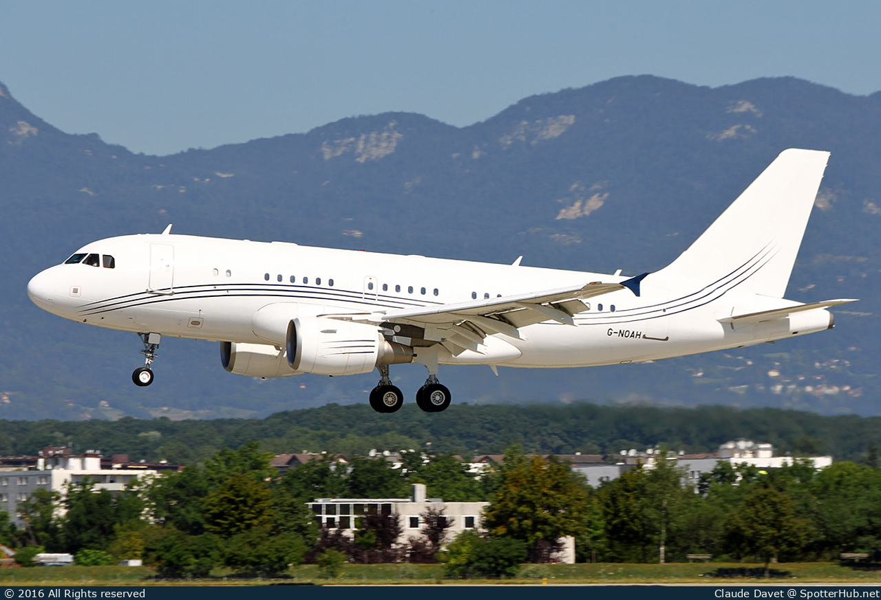Photo of G-NOAH - Airbus A319-115(CJ) operated by Acropolis Aviation