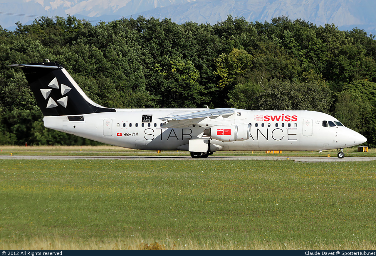 Photo of HB-IYV - British Aerospace Avro RJ100 operated by Swiss International Air Lines