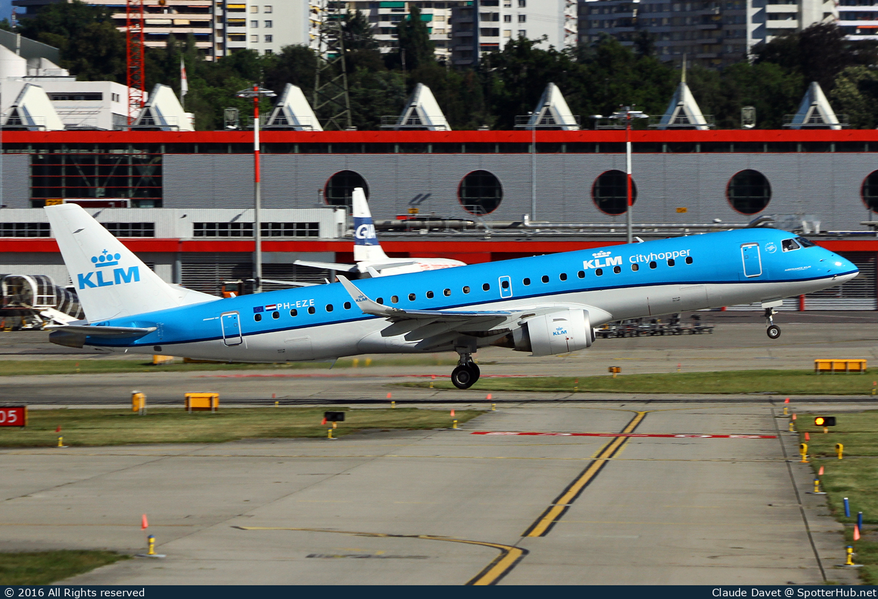 Photo of PH-EZE - Embraer ERJ-190STD operated by KLM Cityhopper