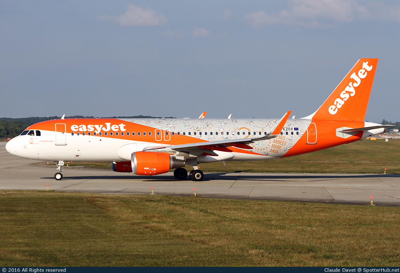 Photo of G-EZOX - Airbus A320-214 operated by easyJet