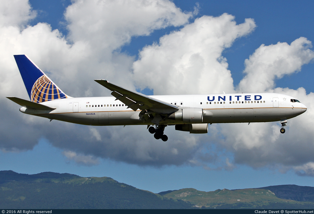 Photo of N644UA - Boeing 767-322(ER) operated by United Airlines