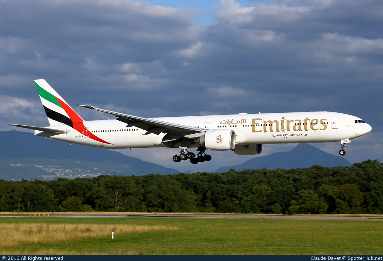 Photo of A6-ECW - Boeing 777-31H(ER) operated by Emirates