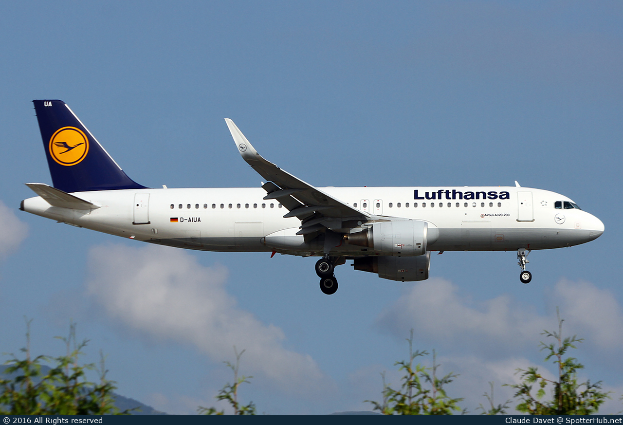 Photo of D-AIUA - Airbus A320-214 operated by Lufthansa