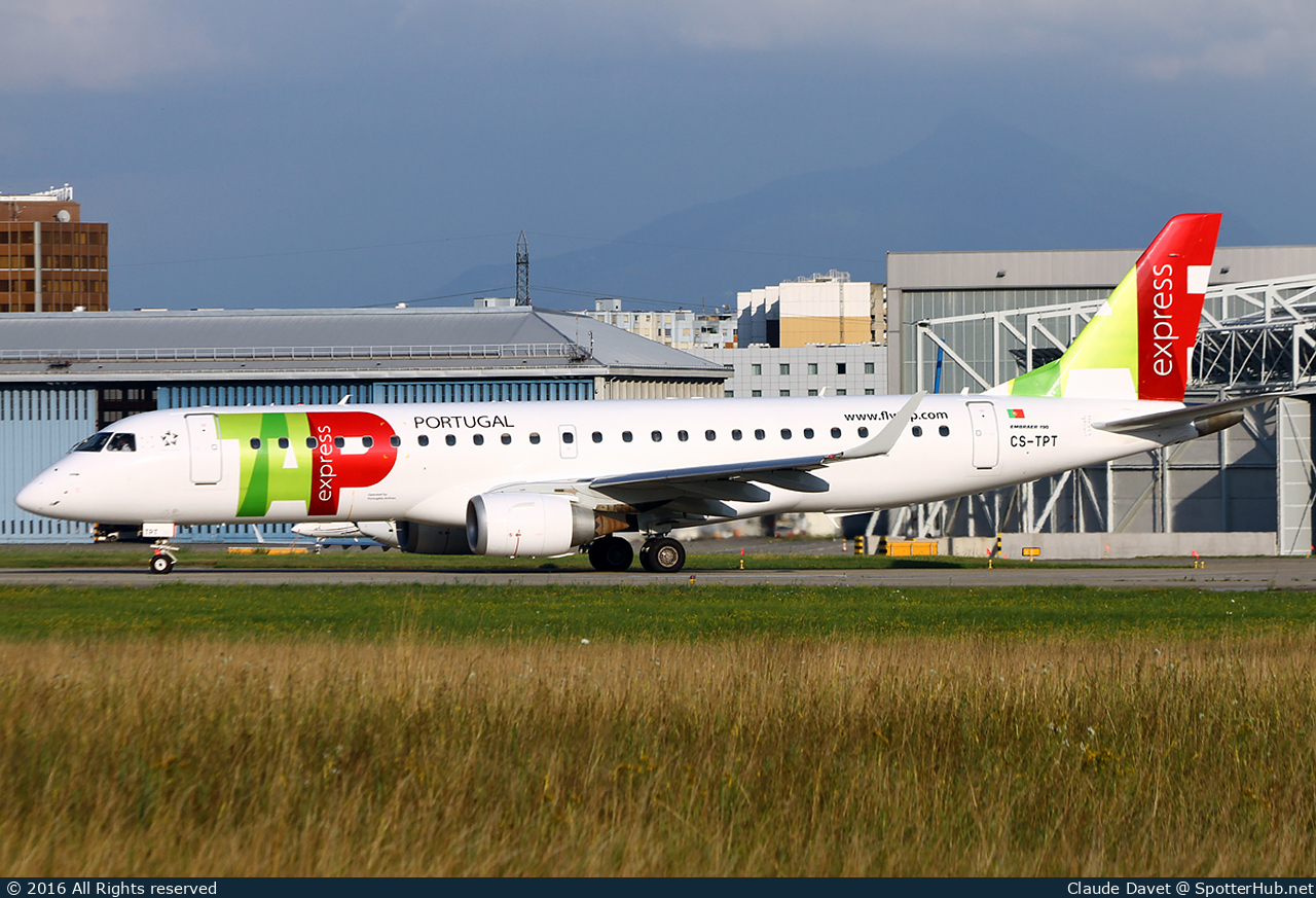 Photo of CS-TPT - Embraer ERJ-190LR operated by TAP Express (opb Portugália Airlines)