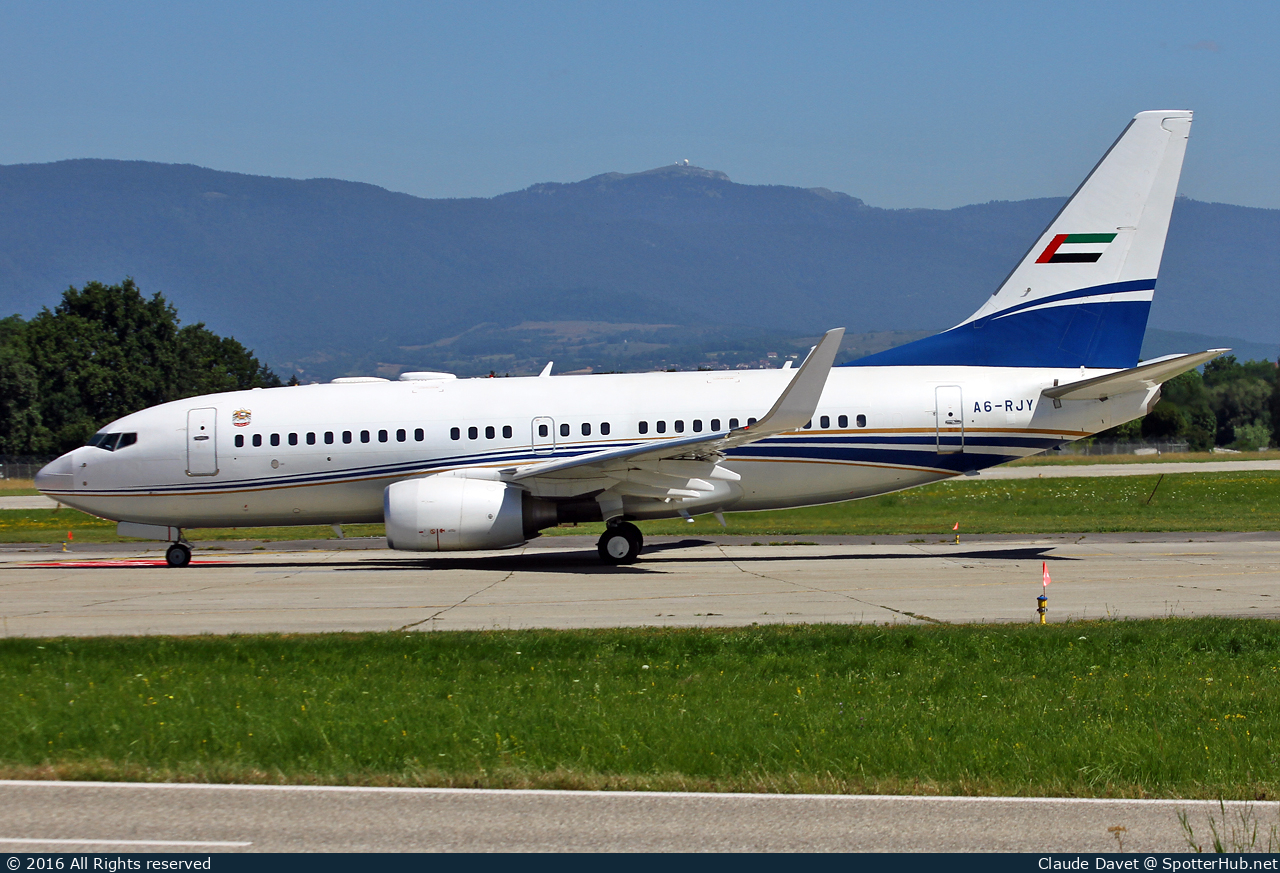 Photo of A6-RJY - Boeing 737-7Z5(BBJ) operated by Royal Jet