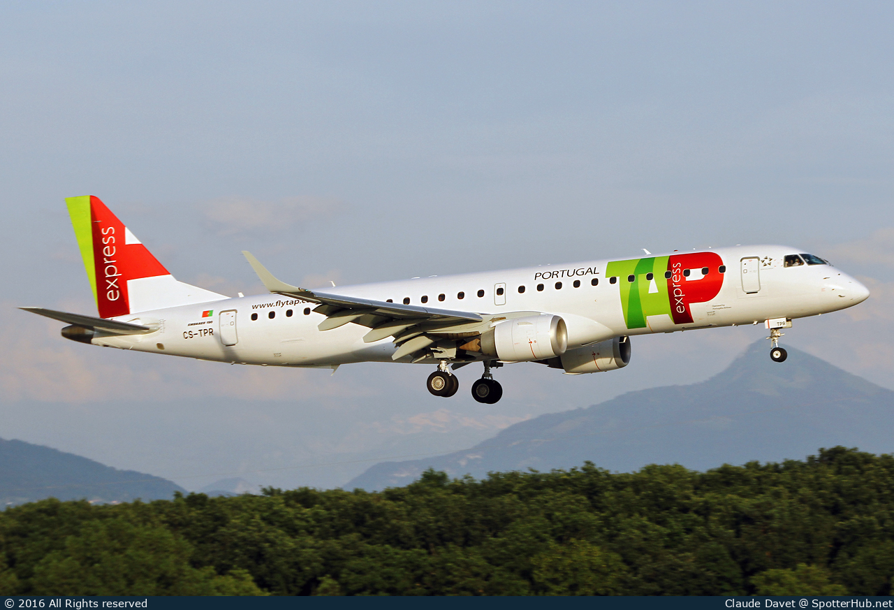 Photo of CS-TPR - Embraer ERJ-190LR operated by TAP Express (opb Portugália Airlines)