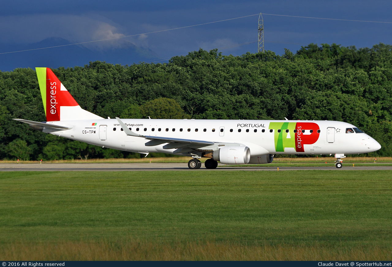 Photo of CS-TPW - Embraer ERJ-190LR operated by TAP Express (opb Portugália Airlines)