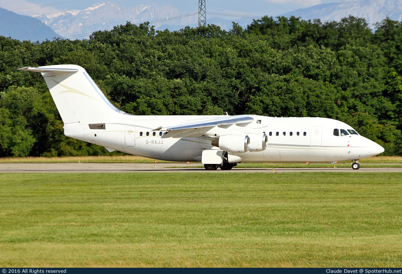Photo of G-RAJJ - British Aerospace 146-200 operated by Cello Aviation