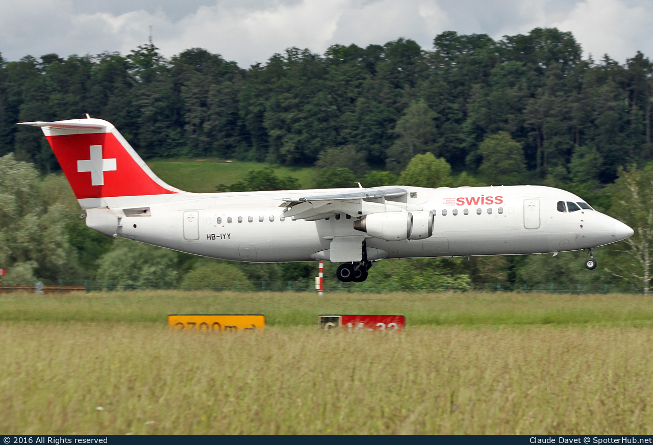 Photo of HB-IYY - British Aerospace Avro RJ100 operated by Swiss International Air Lines