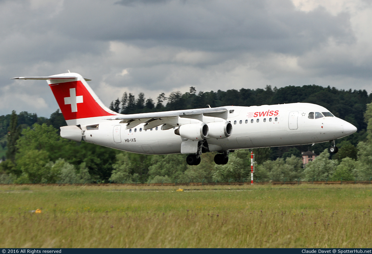 Photo of HB-IXS - British Aerospace Avro RJ100 operated by Swiss International Air Lines