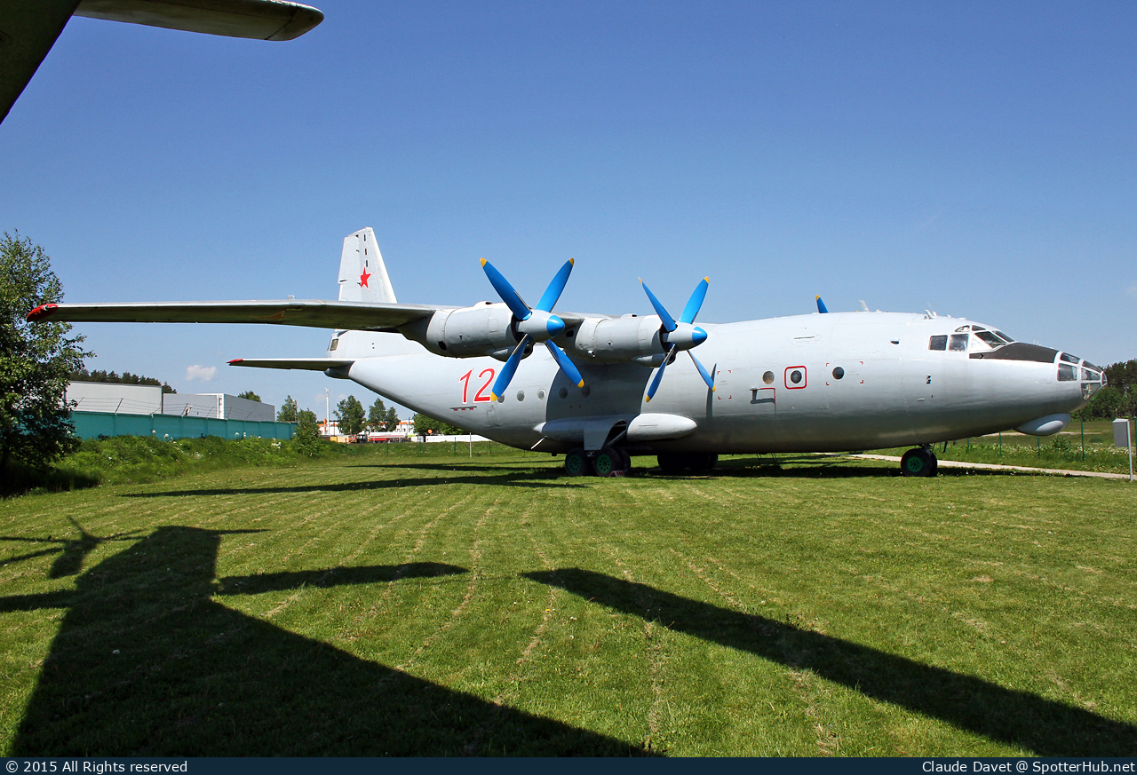 Photo of 12 - Antonov An-12B operated by DOSAAF / ROSTO