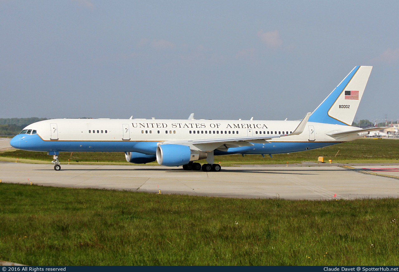 Photo of 98-0002 - Boeing C-32A operated by US Air Force