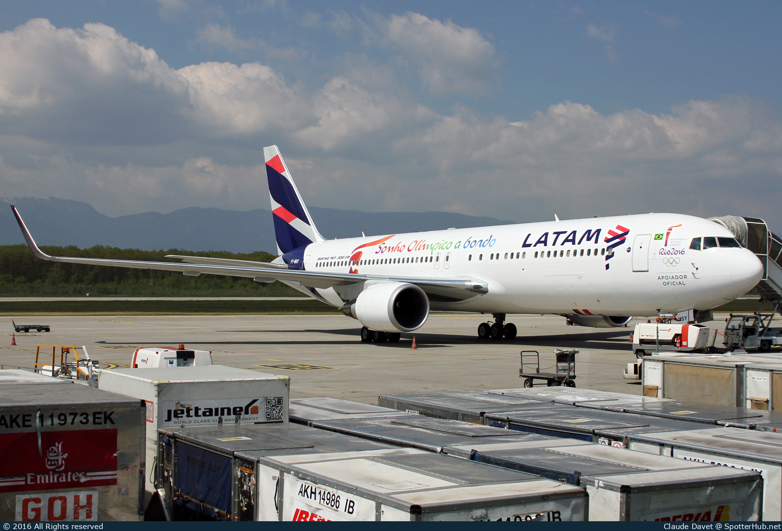 Photo of PT-MSY - Boeing 767-316(ER) operated by LATAM Airlines Brasil