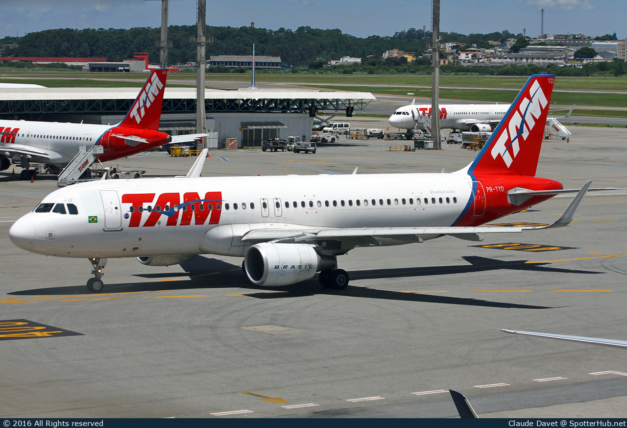Photo of PR-TYD - Airbus A320-214 operated by TAM Linhas Aéreas