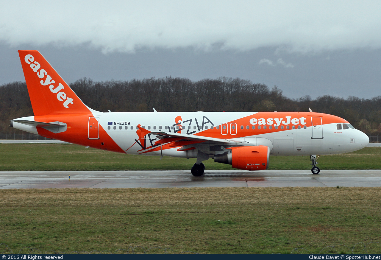 Photo of G-EZDW - Airbus A319-111 operated by easyJet
