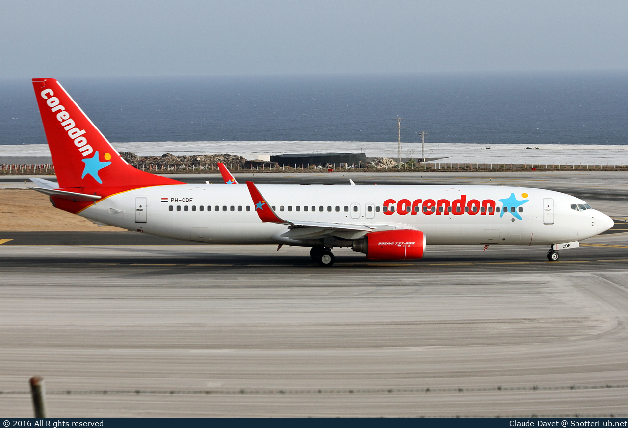 Photo of PH-CDF - Boeing 737-804 operated by Corendon Dutch Airlines