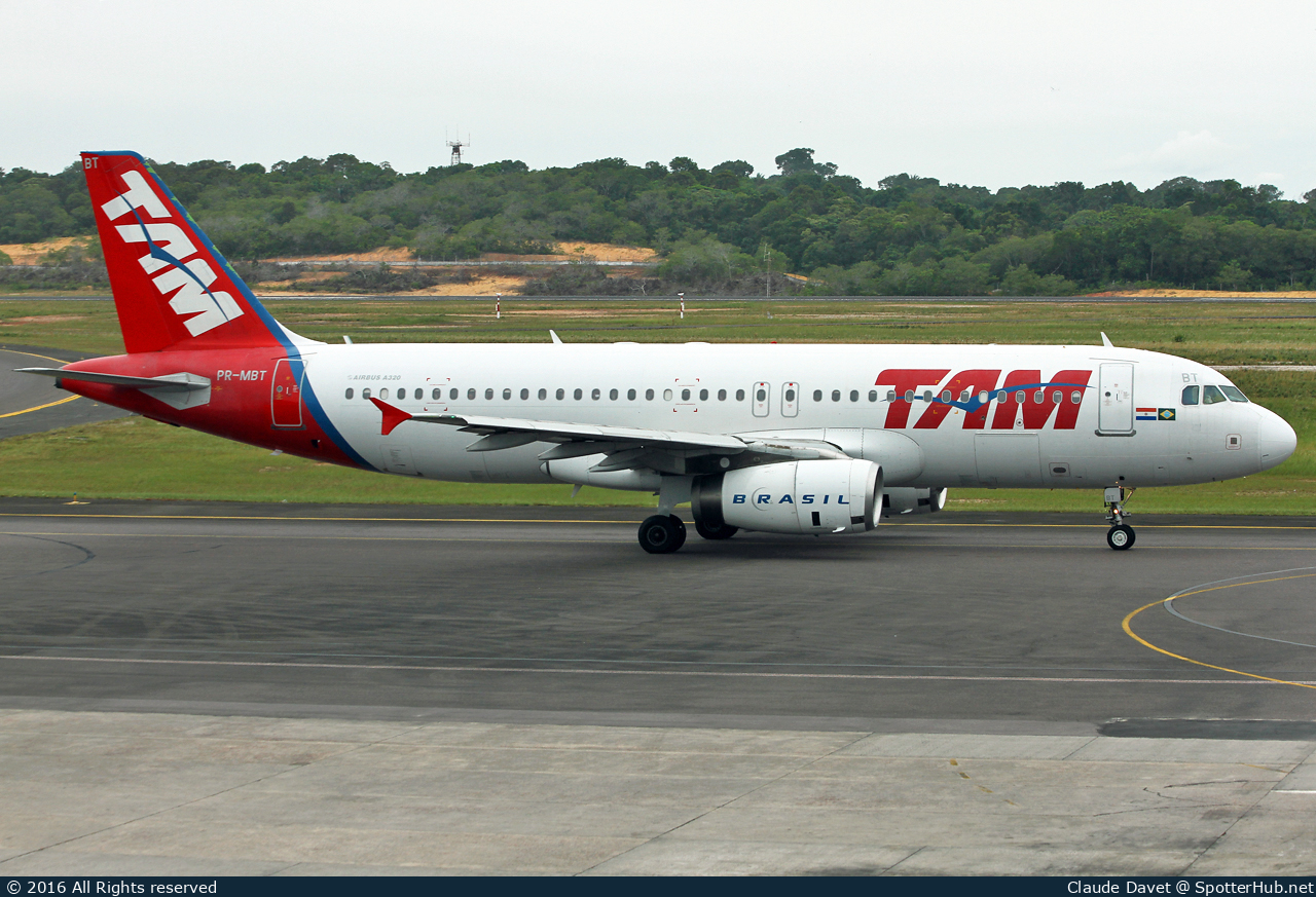 Photo of PR-MBT - Airbus A320-233 operated by TAM Linhas Aéreas