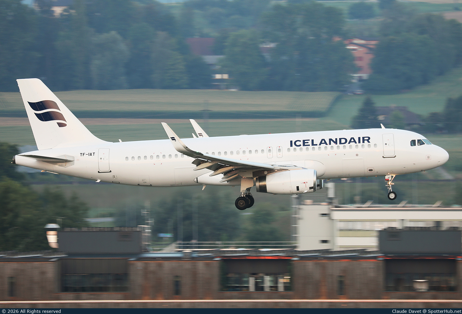 Photo of TF-IAT - Airbus A320-232 operated by Icelandair