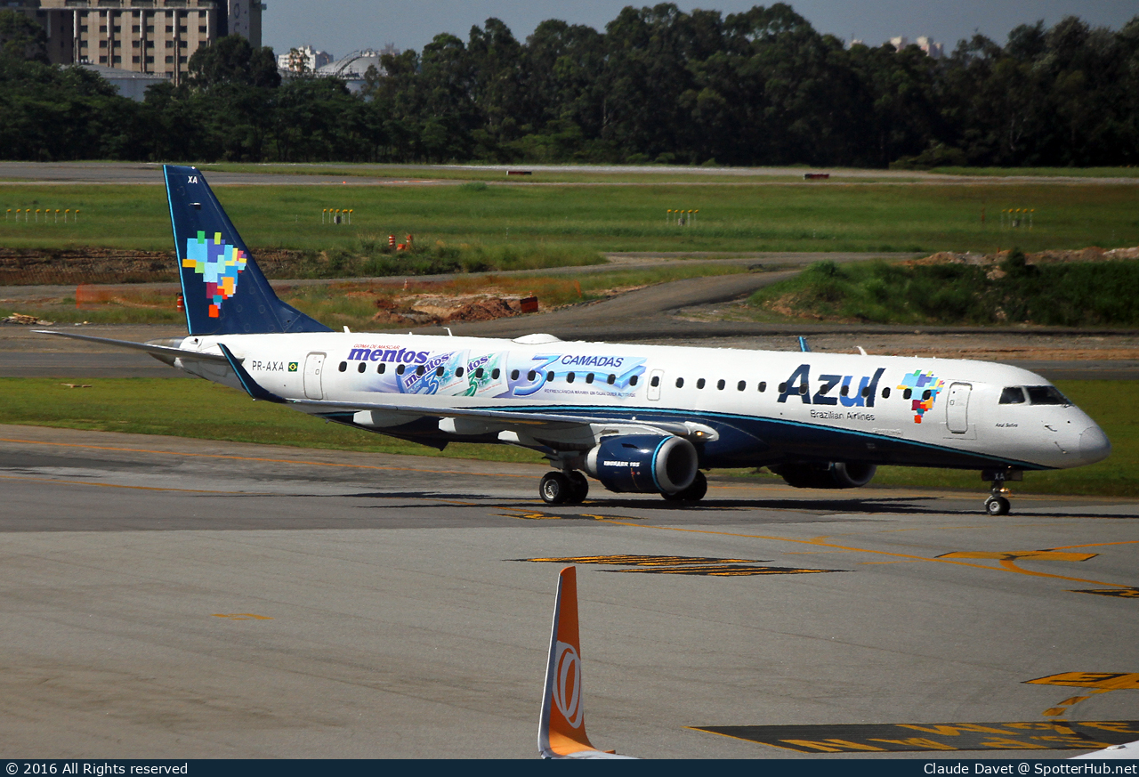 Photo of PR-AXA - Embraer ERJ-195LR operated by Azul