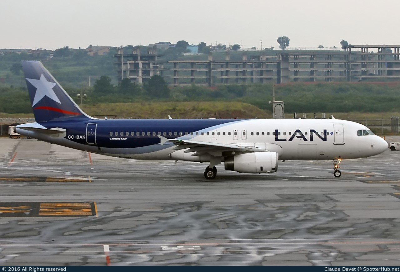 Photo of CC-BAK - Airbus A320-233 operated by LAN Airlines
