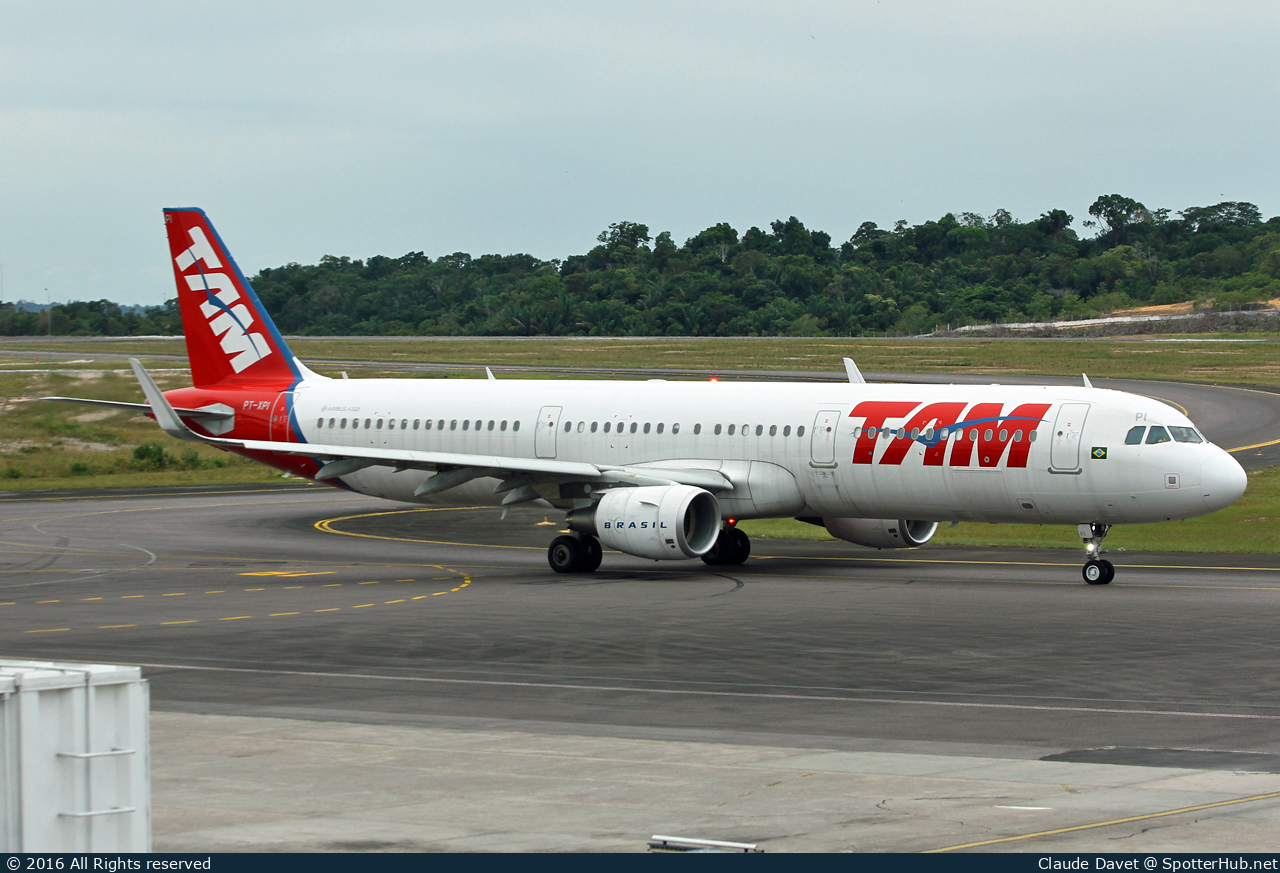 Photo of PT-XPI - Airbus A321-211 operated by TAM Linhas Aéreas