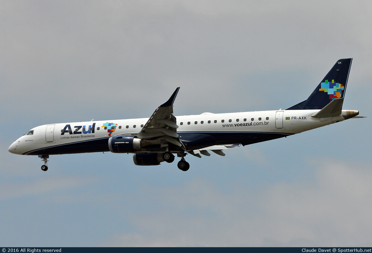 Photo of PR-AXK - Embraer ERJ-195LR operated by Azul