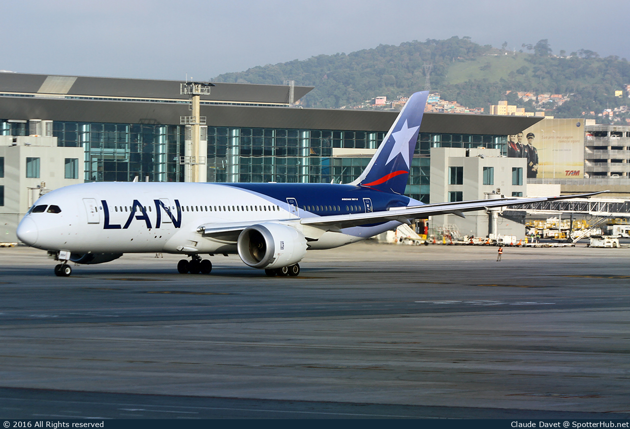 Photo of CC-BBH - Boeing 787-8 Dreamliner operated by LAN Airlines