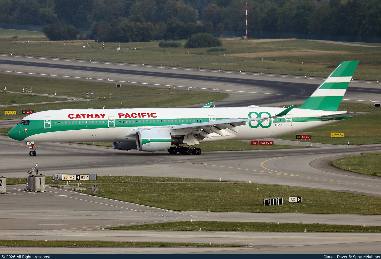 Photo of B-LRJ - Airbus A350-941 operated by Cathay Pacific Airways