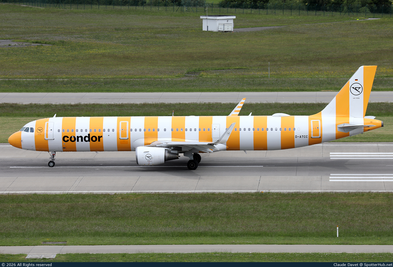 Photo of D-ATCC - Airbus A321-211 operated by Condor