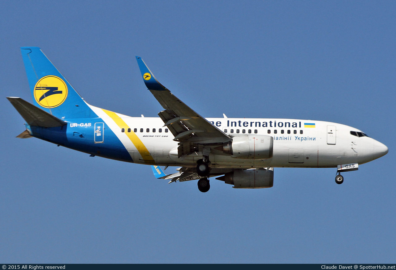 Photo of UR-GAS - Boeing 737-528 operated by Ukraine International Airlines
