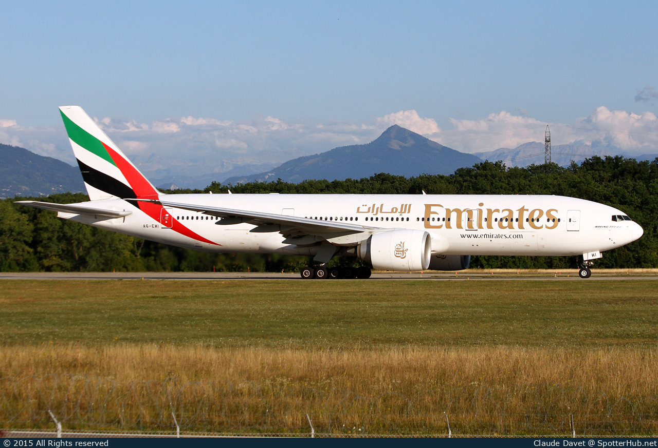 Photo of A6-EWI - Boeing 777-21H(LR) operated by Emirates