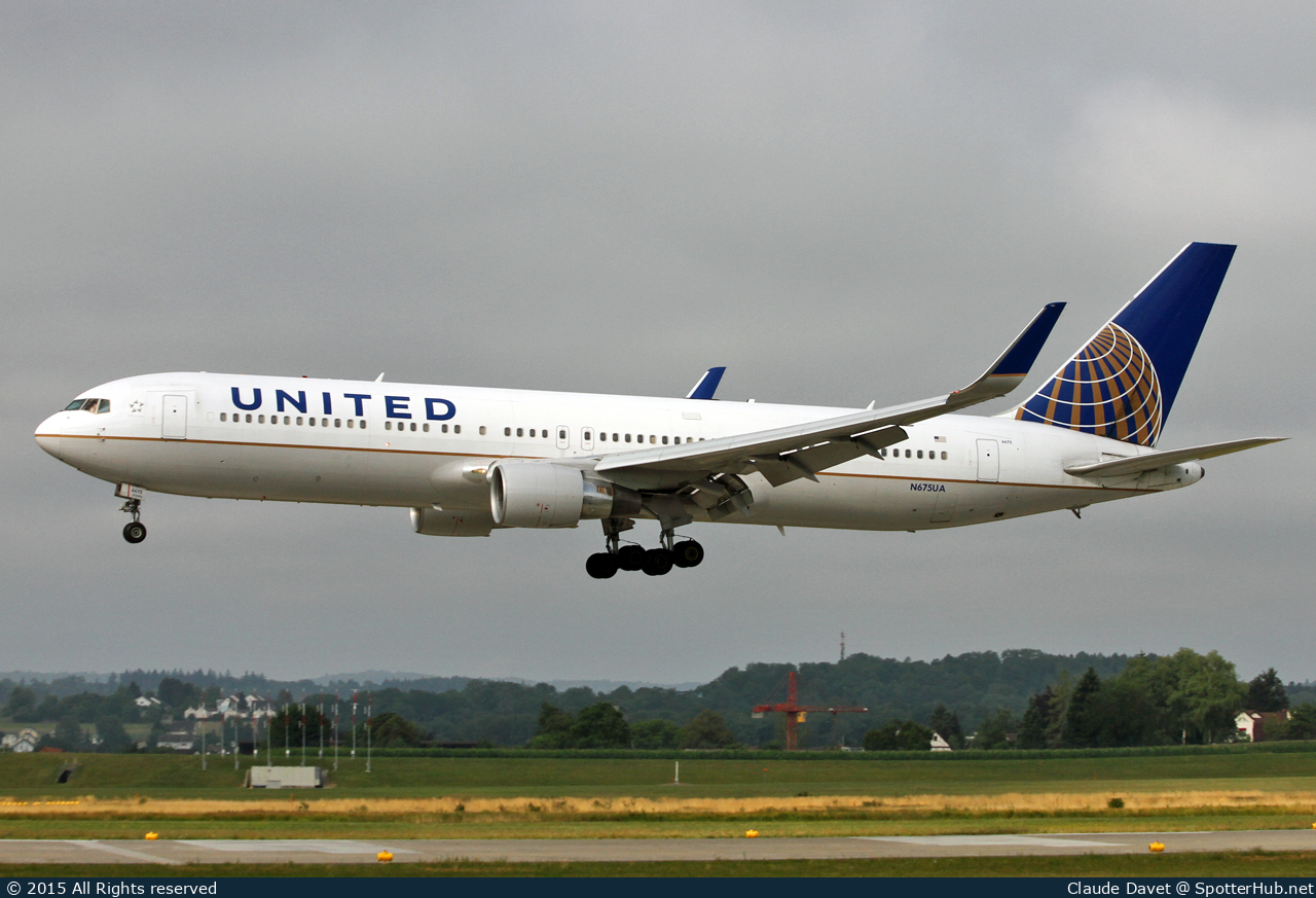 Photo of N675UA - Boeing 767-322(ER) operated by United Airlines