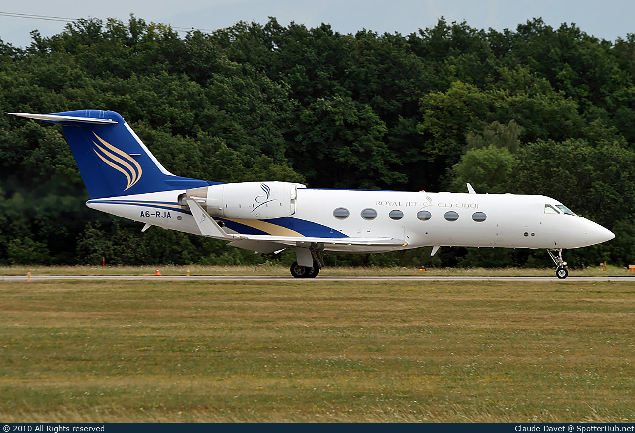 Photo of A6-RJA - Gulfstream GIV-SP (G300) operated by Royal Jet
