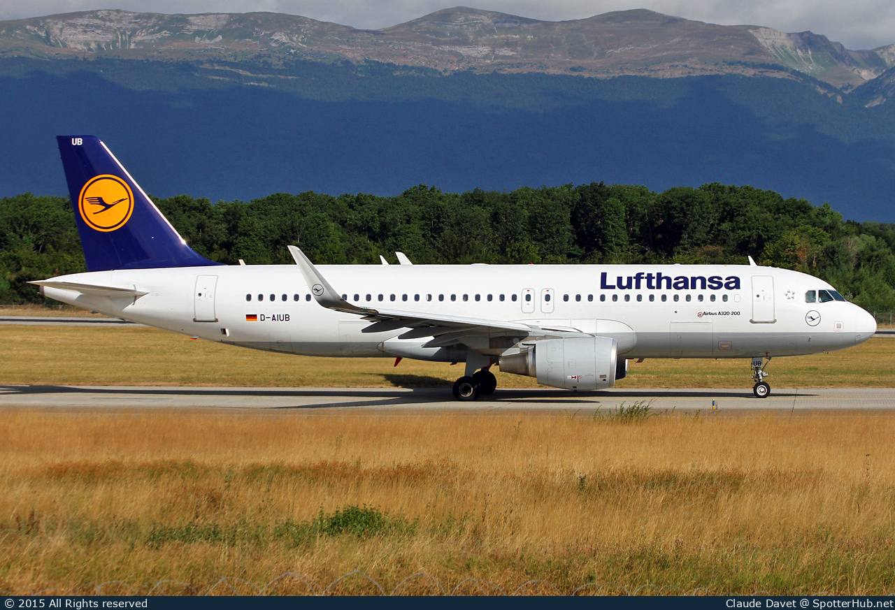 Photo of D-AIUB - Airbus A320-214 operated by Lufthansa