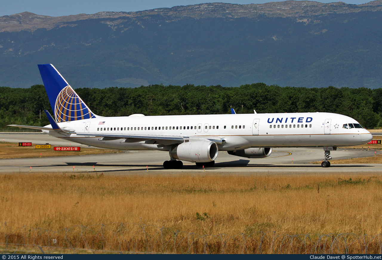 Photo of N19141 - Boeing 757-224 operated by United Airlines