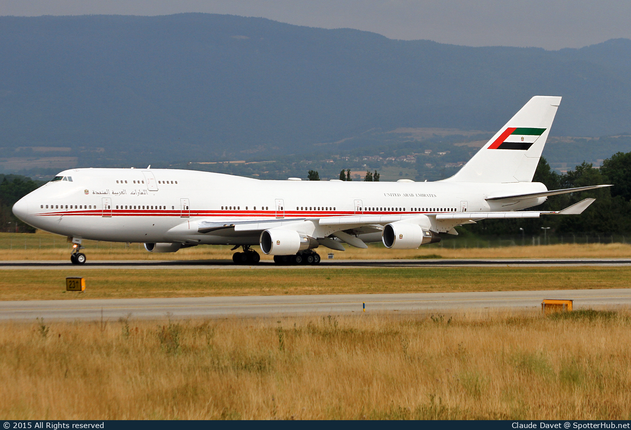 Photo of A6-MMM - Boeing 747-422 operated by Dubai Royal Air Wing