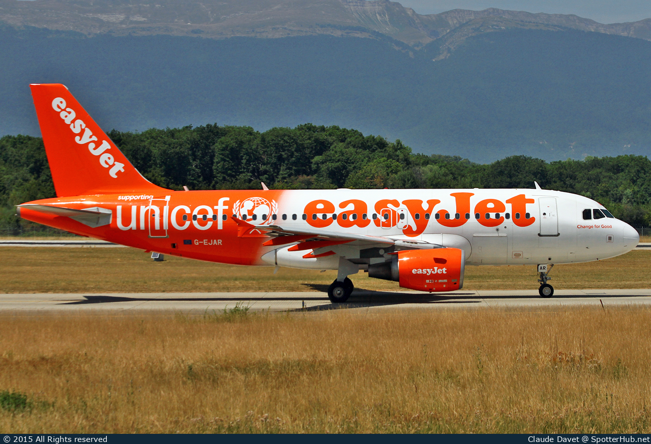 Photo of G-EJAR - Airbus A319-111 operated by easyJet