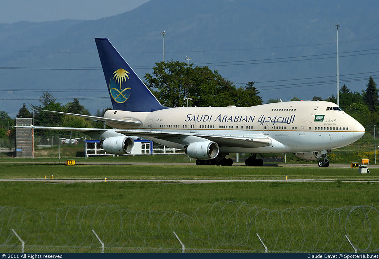 Photo of HZ-AIJ - Boeing 747SP-68 operated by Saudi Royal Flight