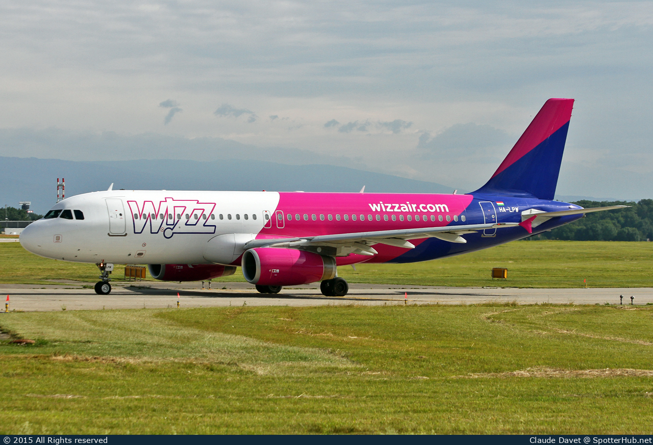 Photo of HA-LPW - Airbus A320-232 operated by Wizz Air