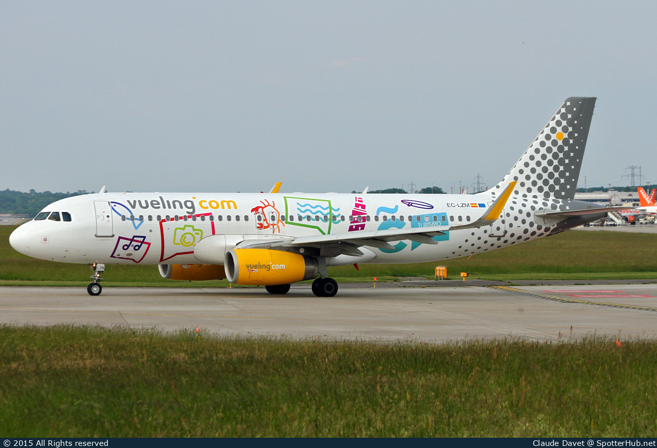 Photo of EC-LZM - Airbus A320-232 operated by Vueling