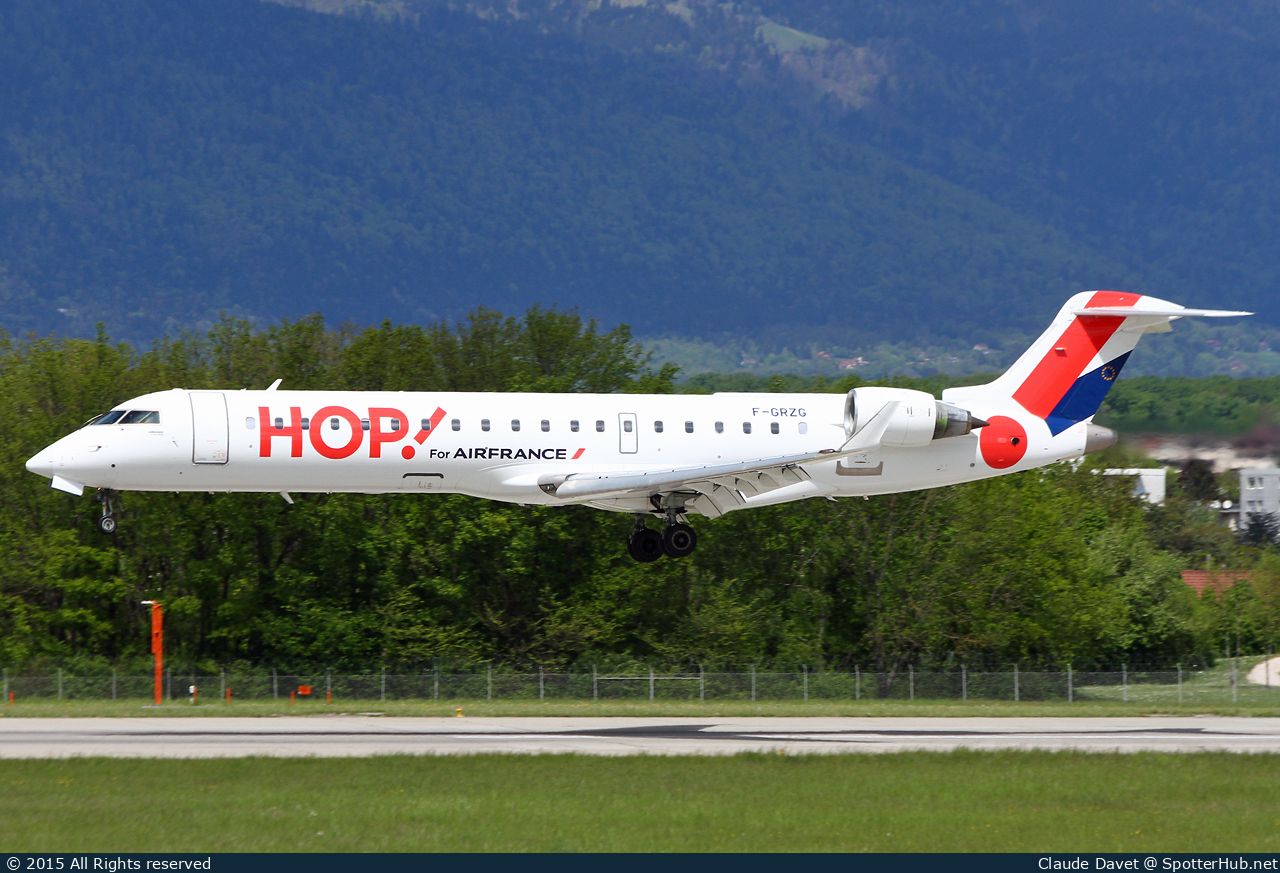 Photo of F-GRZG - Bombardier CRJ-701 operated by Air France HOP