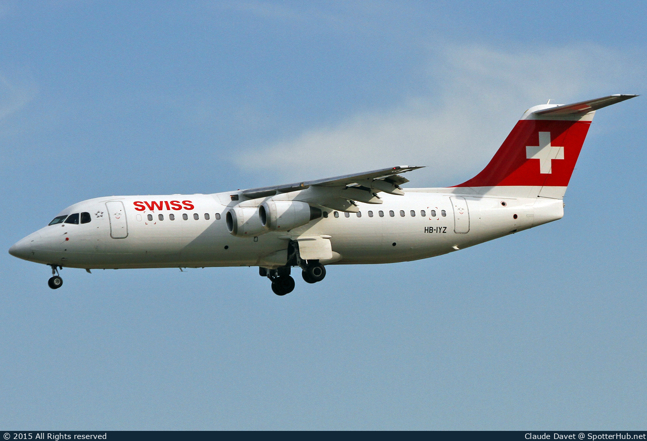 Photo of HB-IYZ - British Aerospace Avro RJ100 operated by Swiss International Air Lines