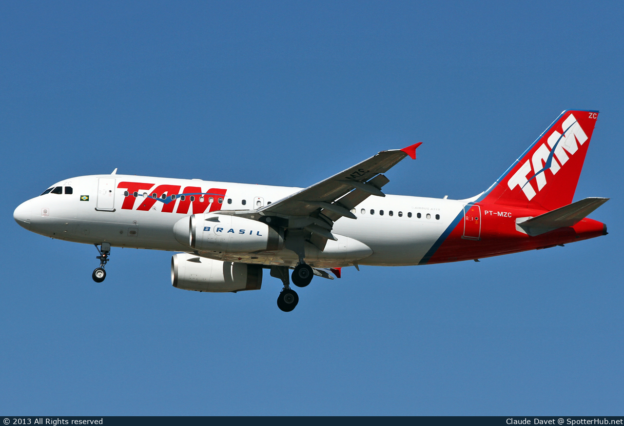 Photo of PT-MZC - Airbus A319-132 operated by TAM Linhas Aéreas