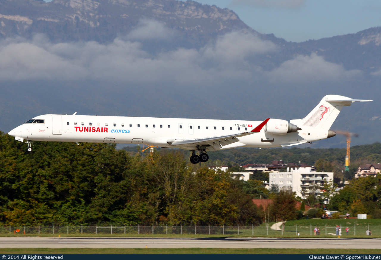 Photo of TS-ISA - Bombardier CRJ-900ER operated by Tunisair Express