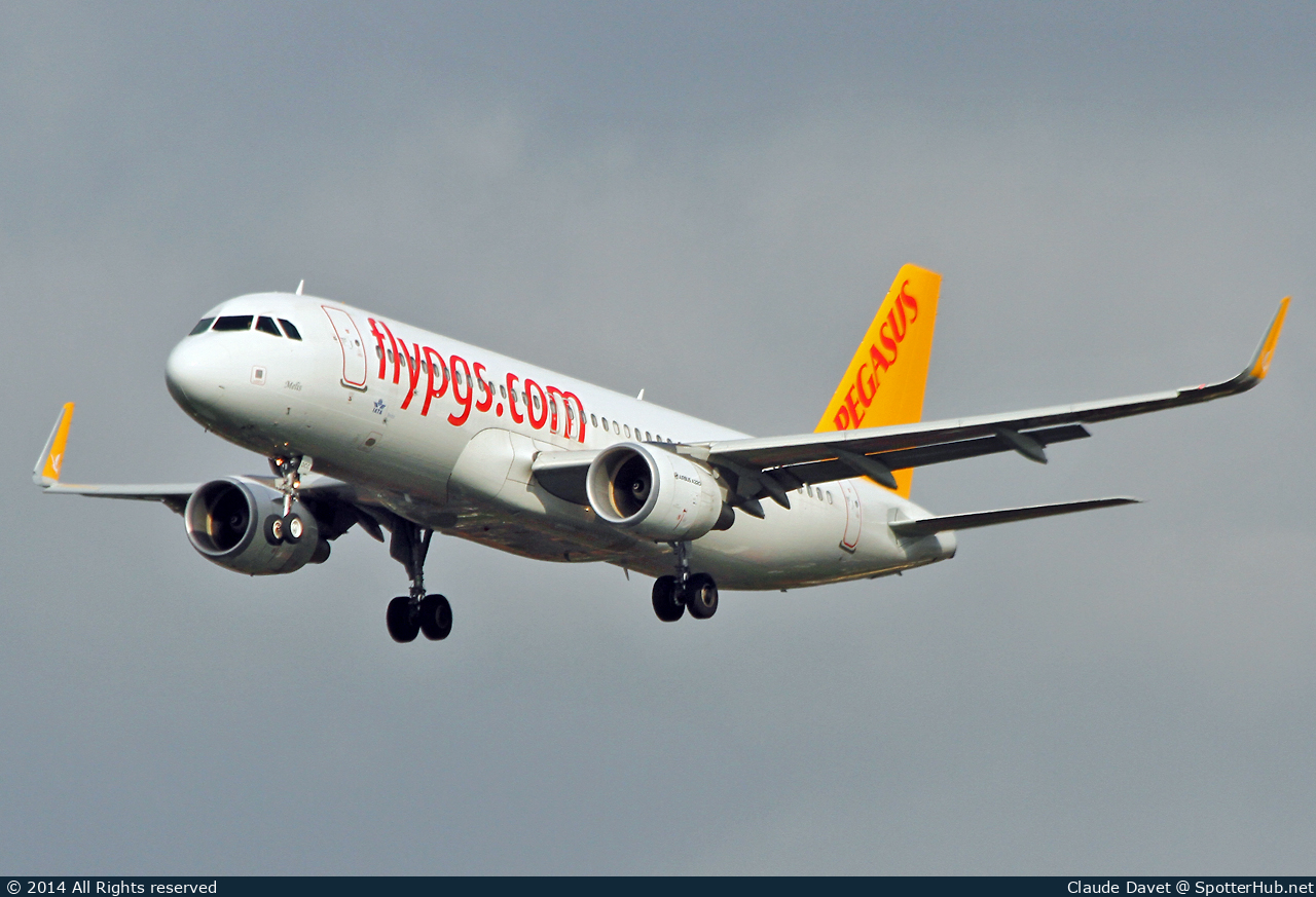 Photo of TC-DCC - Airbus A320-214 operated by Pegasus Airlines